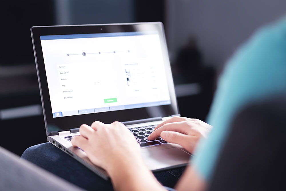 Formular am Laptop ausfüllen